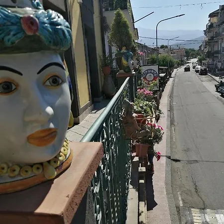 Felice Giardini Naxos