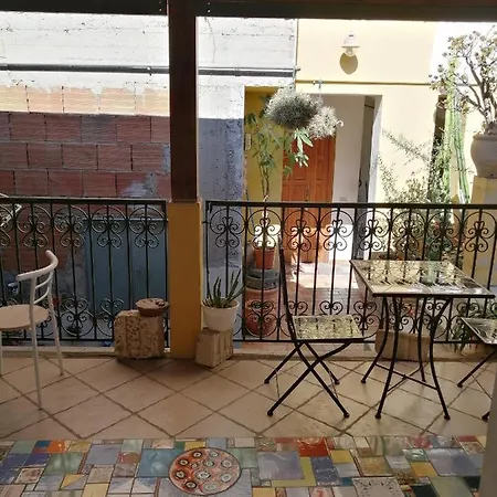 Felice Giardini Naxos