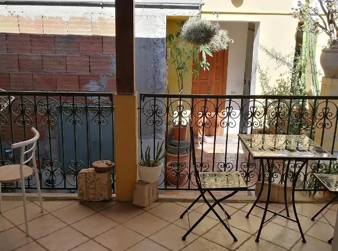 Felice Giardini Naxos